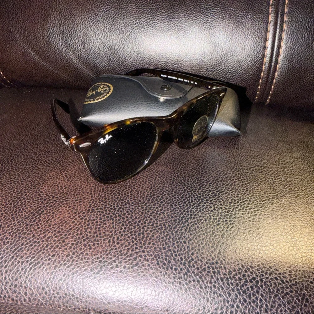 Ray-Ban RB2185 Sunglasses 902/31 Tortoise Frame Black Lens 55 [] 18    145 3N - Picture 8 of 8